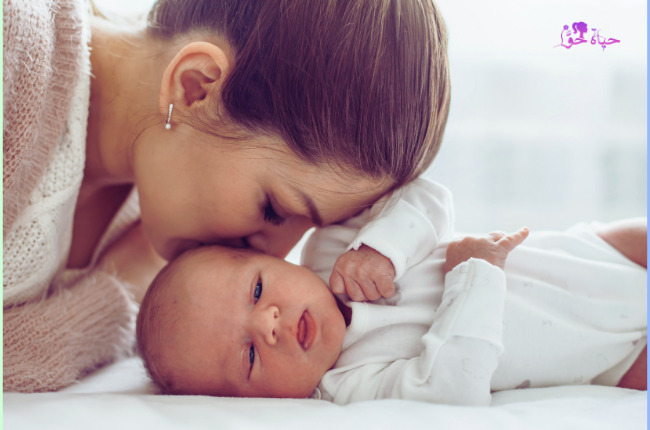 مخاطر إيقاظ الطفل حديث الولادة